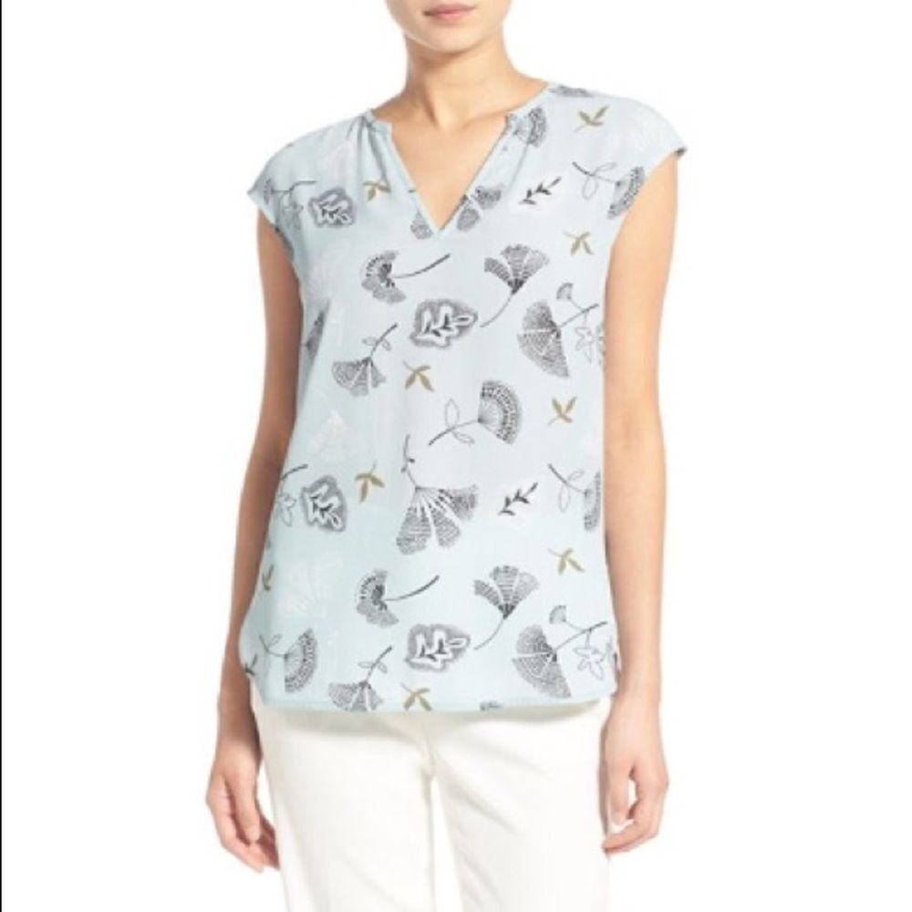 Chelsea28 back pleat top